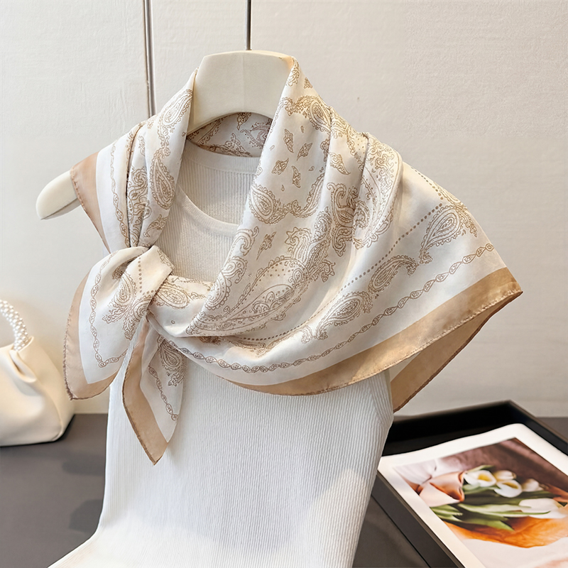 Vintage beige paisley print vi - Silk Scarf Square recensie en prijs